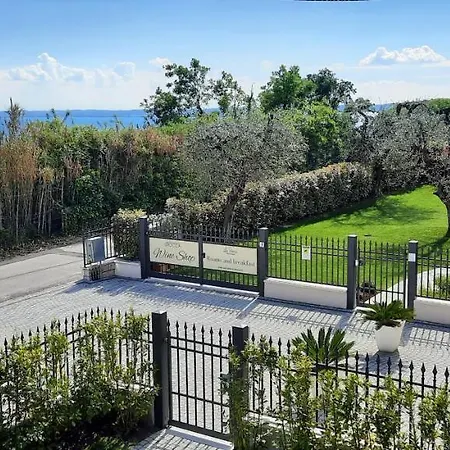 مزرعة للإقامة Agriturismo La Rocca *