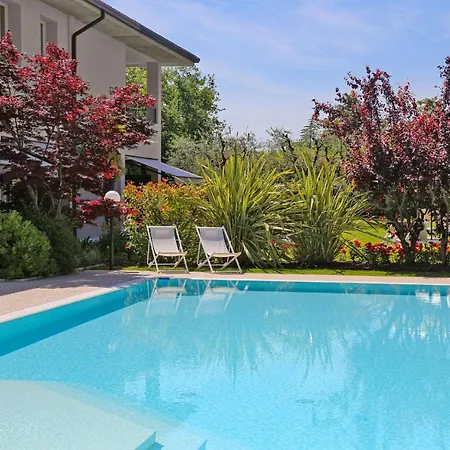 مزرعة للإقامة Agriturismo La Rocca *