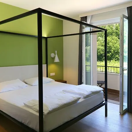 مزرعة للإقامة Agriturismo La Rocca *