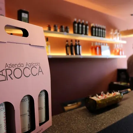 مزرعة للإقامة Agriturismo La Rocca