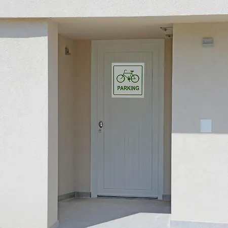 مزرعة للإقامة Agriturismo La Rocca *